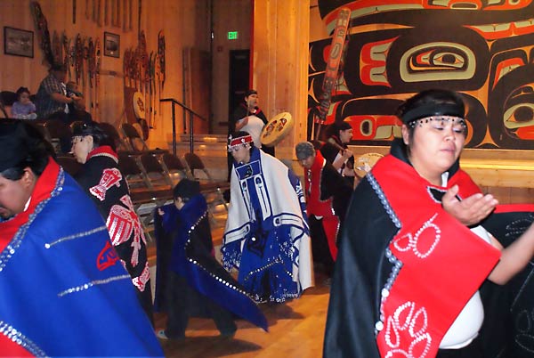 Na Kahidi dancers