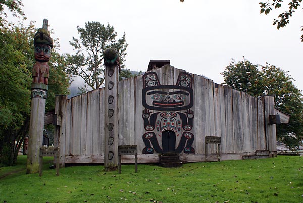 Shakes Island tribal house